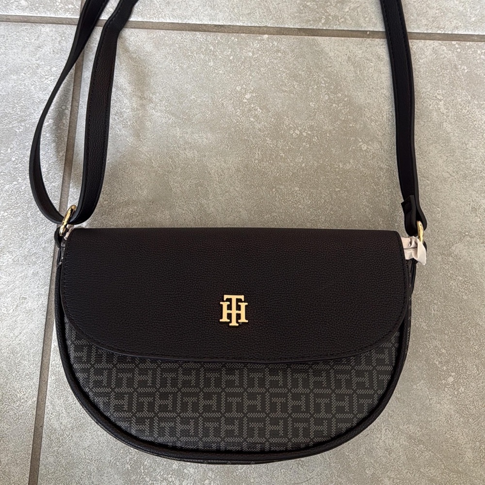 BRAND NEW Tommy Hilfiger Black Crossbody with Gold TH Logo